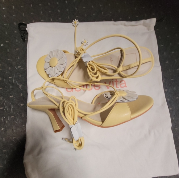 NIB DOLCE VITA GORGEOUS DAIZY SANDALS!!! - Picture 3 of 8